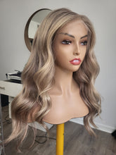 Load image into Gallery viewer, &quot;JENNA&quot; 21 in Human Hair Wig
