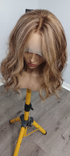 Load image into Gallery viewer, &quot;MADDIE&quot; 16&#39; Human Hair Wig
