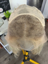 Load image into Gallery viewer, &quot;Lola&quot; 20&#39; Raw Human Hair
